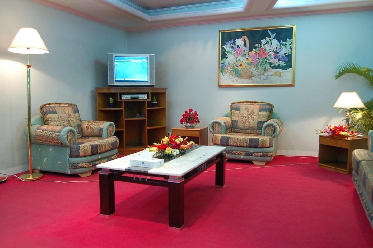 Hotel De Crystal Crown Дакка Экстерьер фото